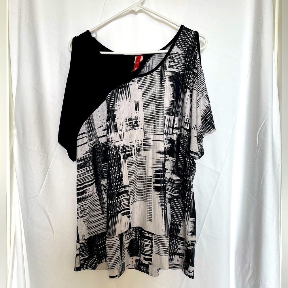 Topia/ 3xl black white cold shoulder sleeve blouse​​​​​​​​​​​